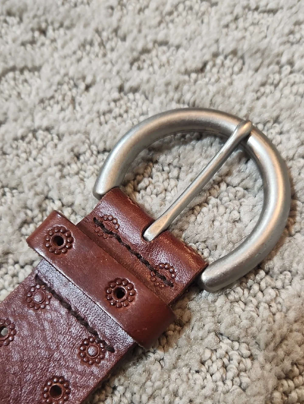Fossil Brown Leather Studded Belt with Round Silver Buckle Size Medium